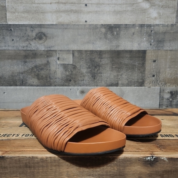 New FRAME Le Reese Slide Sandal - Picture 3 of 11
